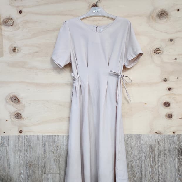 673) 리본포인트 미디 원피스