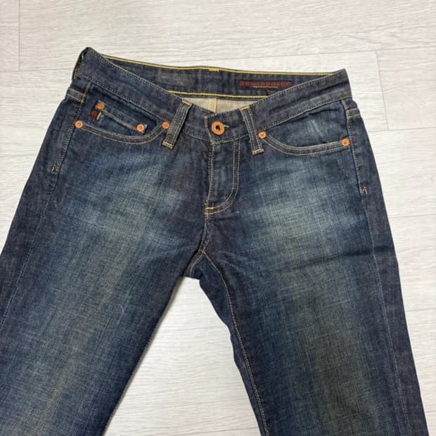 AG jeans) 빈티지 로우라이즈 부츠컷 데님