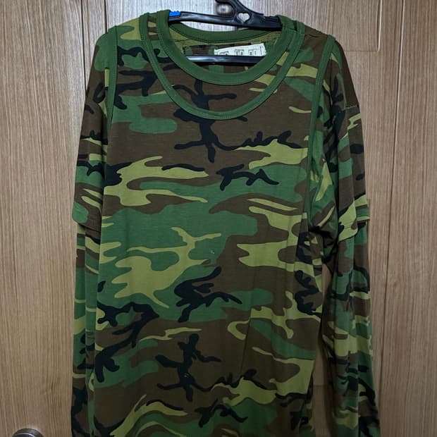 At is at 롱슬리브 라지