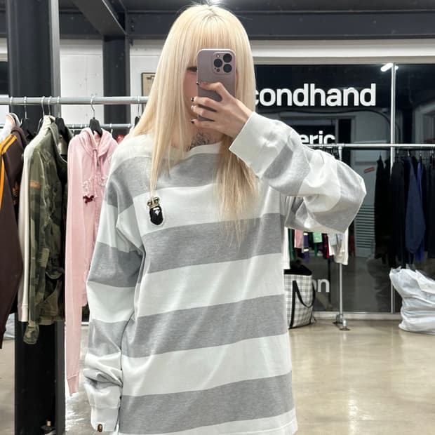 베이프 그레이 스트라이프 크라운 자수 긴팔 슬리브