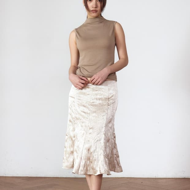 WRINKLE MIDI SKIRT - NUDE