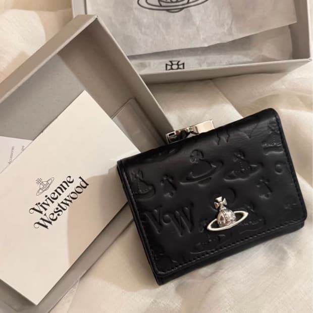 비비안웨스트우드 아카이브 펀칭 블랙 레더 은장 orb 하프월렛 반지갑
