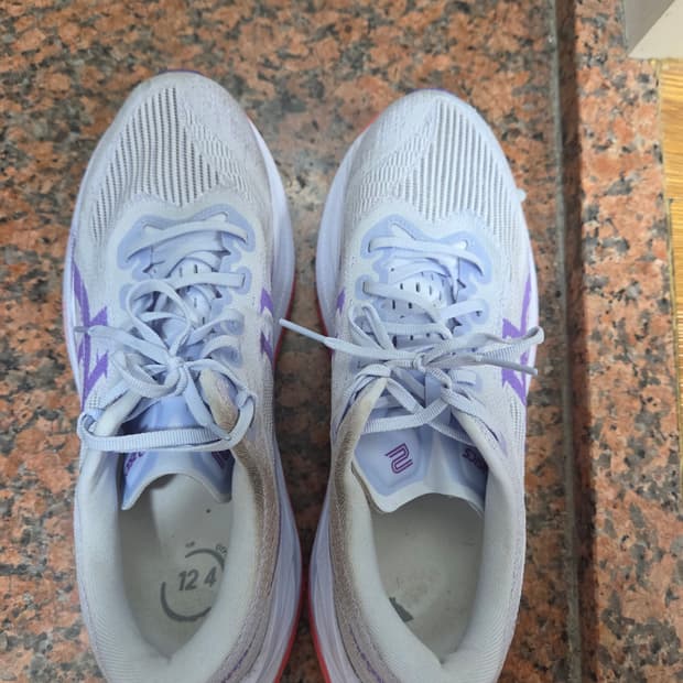 아식스 슈퍼블라스트2 270 사이즈