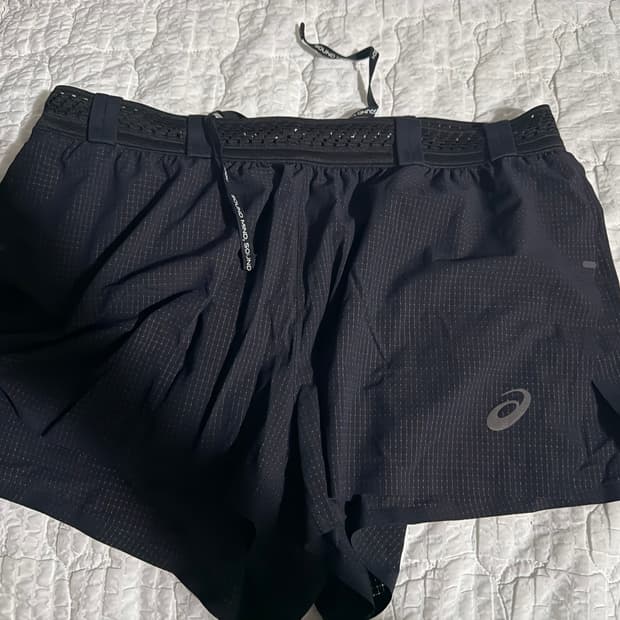 아식스 메타런 스필릿 쇼츠L