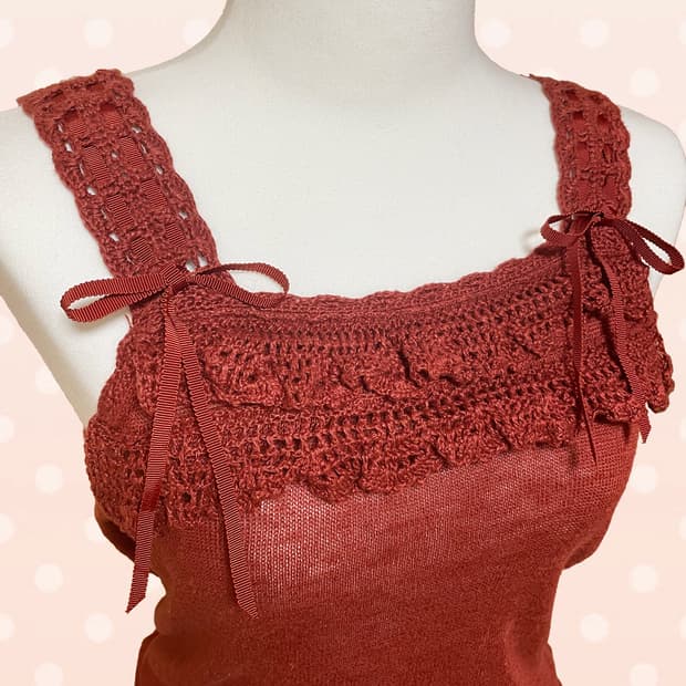 러블리 모리 빈티지 레드 크로쉐 니트 리본 아일렛 나시 슬리브리스