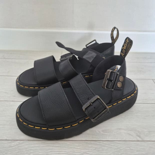 닥터마틴 샌들 팝니다(새제품)