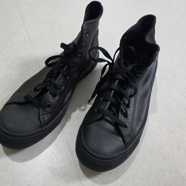 컨버스 블랙 레더 하이 스니커즈 300