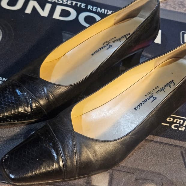BALENCIAGA PARIS Leather Pumps