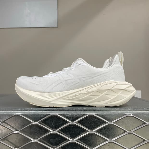 아식스 노바블라스트 4 화이트 270 (gr-4068)