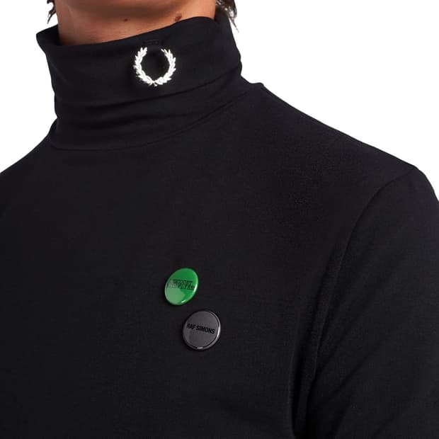 [M] 라프시몬스 x 프레드페리 핀배지 하이넥 슬리브