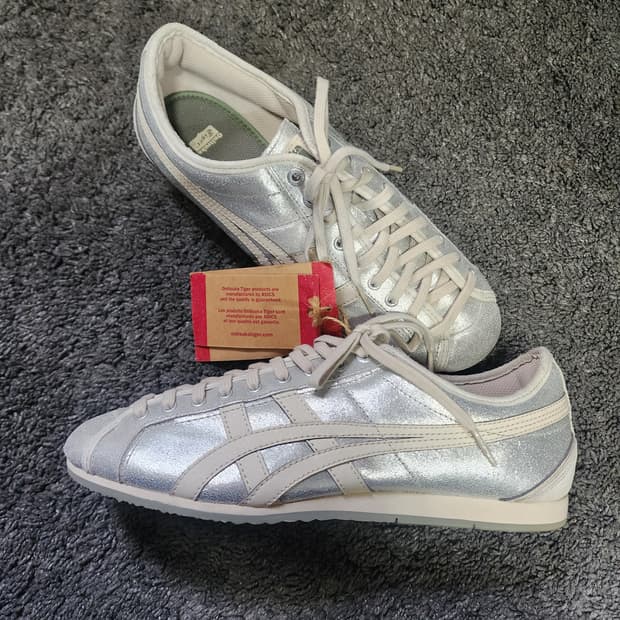 오니츠카타이거 올림푸스 실버 255사이즈