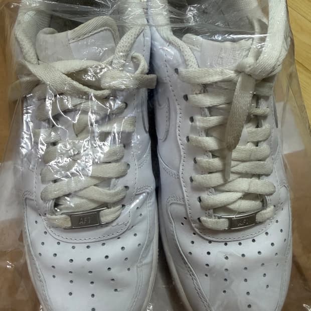 나이키 에어포스1'07 로우 화이트 팝니다.