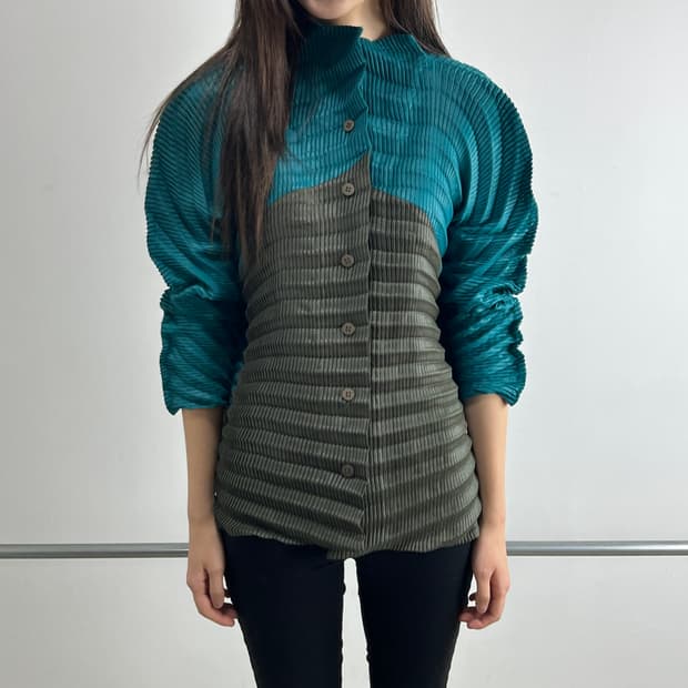 이세이미야케 볼륨 플리츠 가디건