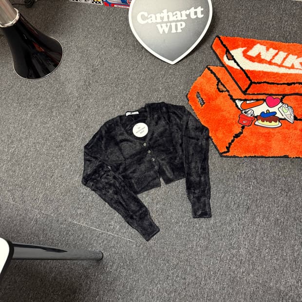 [ONE SIZE] 더 미스테리어스 호텔 크롭 퍼 가디건 블랙