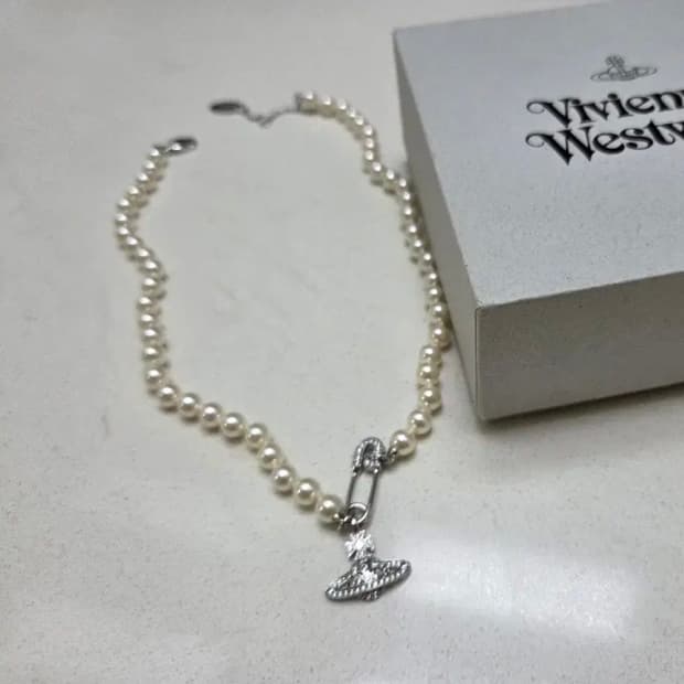 급처) 비비안웨스트우드 루크리스 펄 목걸이