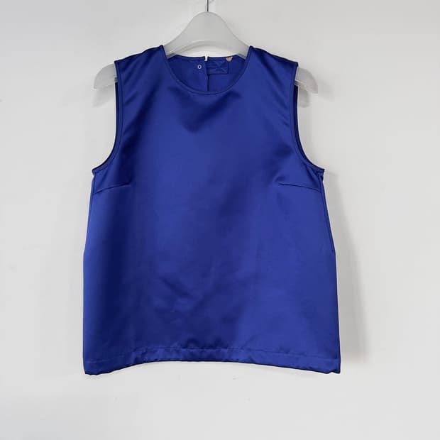 N21 슬리브리스 탑