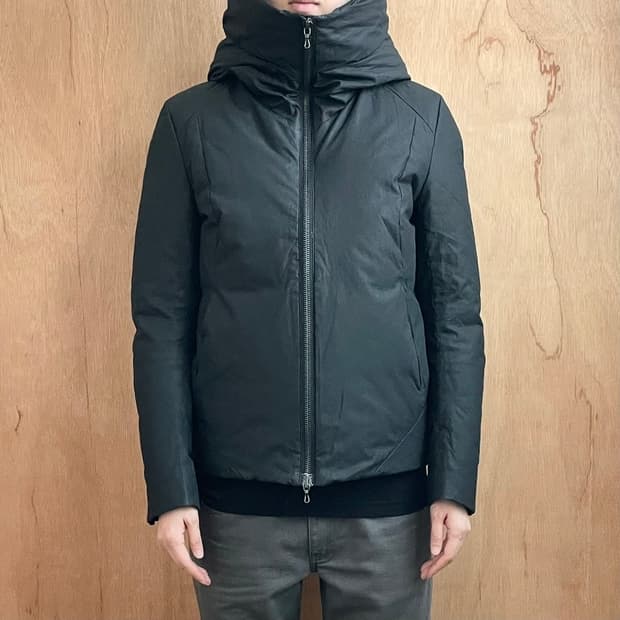 카즈유키쿠마가이 절개 후드 다운 자켓
