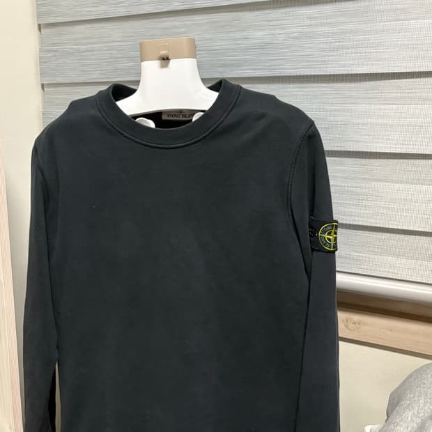 스톤아일랜드 맨투맨 s 급쳐 블랙