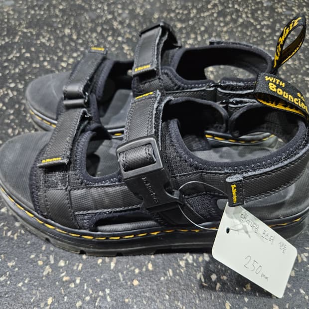 닥터마틴 포스터 샌들 250mm