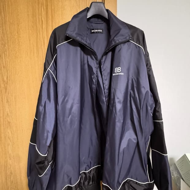 발렌시아가 BB로고 바람막이 