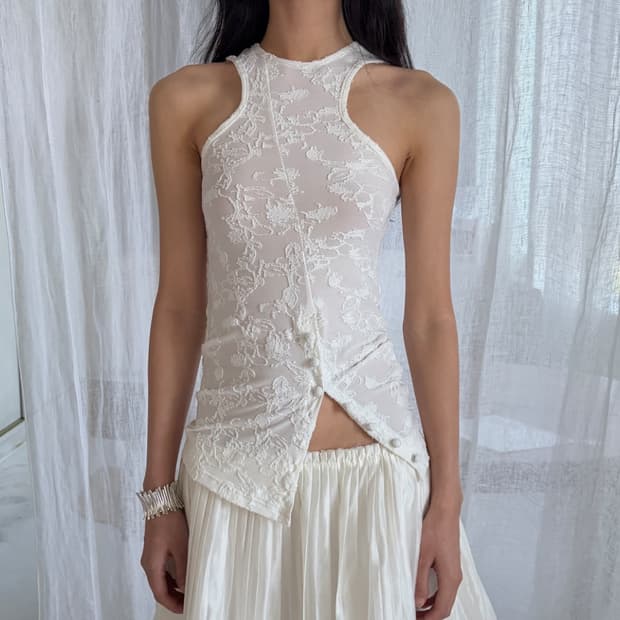 텍스쳐서울 curved button floral sleeveless