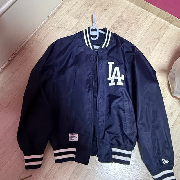 뉴에라 자켓 점퍼