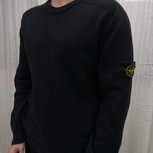 스톤 아일랜드 와펜 울니트 블랙