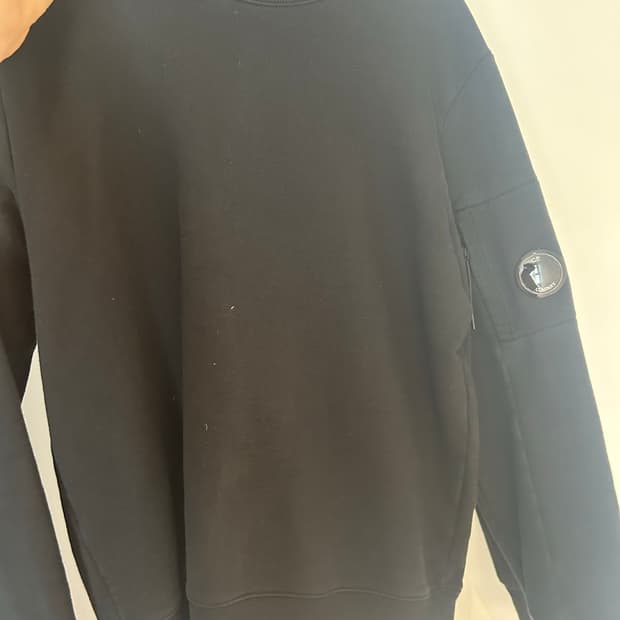 Cp컴퍼니 블랙 맨투맨 m 정품 s급