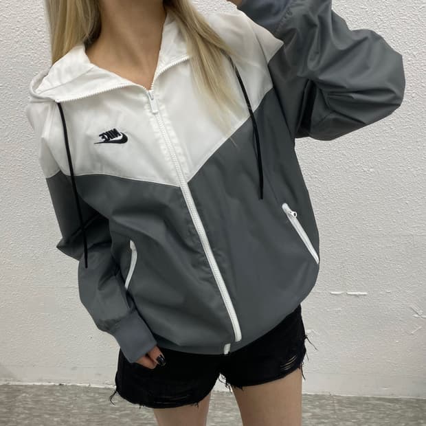 나이키 화이트배색 차콜 후드 바람막이 M