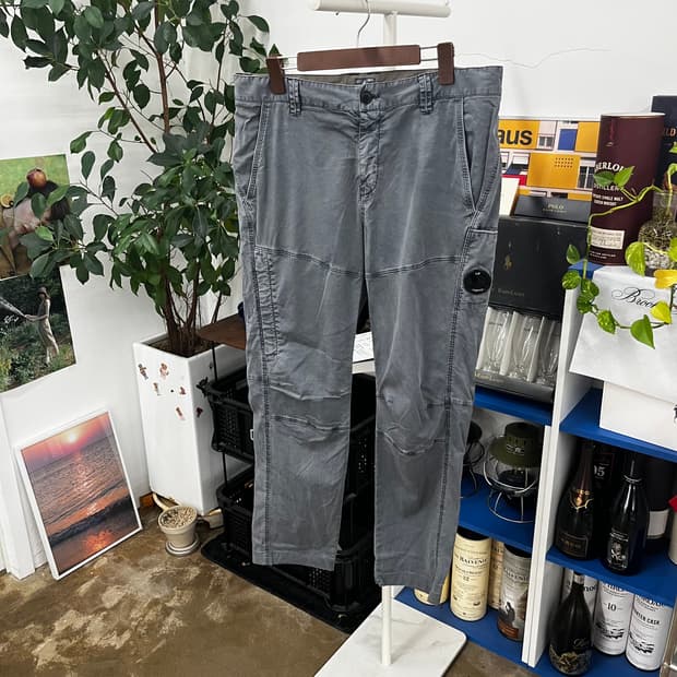 Cp컴퍼니 렌즈와펜 가먼트다잉 카고팬츠 30 