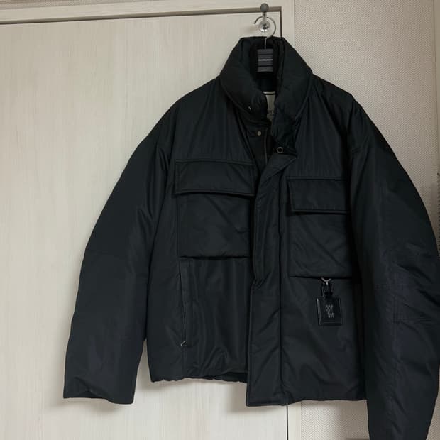 (48) 22fw 우영미 하이넥 구스다운 패딩 점퍼 블랙