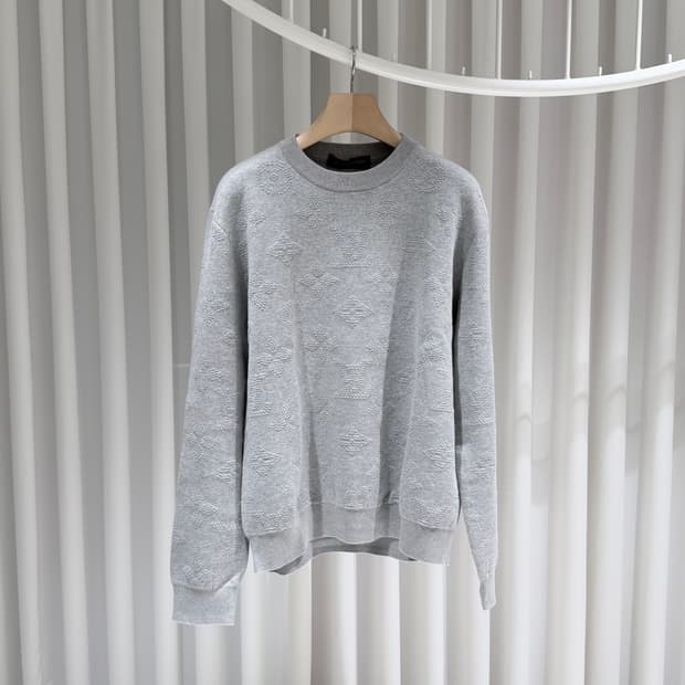 (S/XL) / 루이비통 모노그램 엠보스드 풀오버 맨투맨 그레이