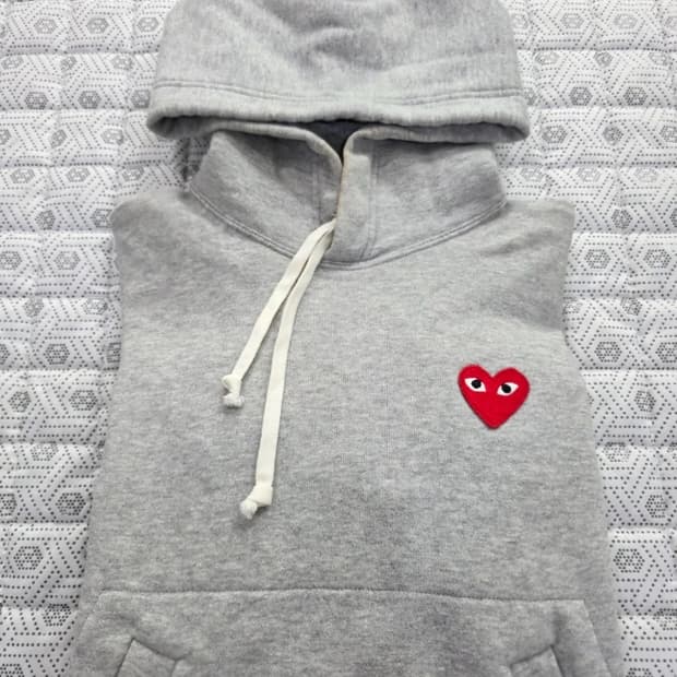 꼼데가르송 PLAY 하트 로고 후드티 ~55
