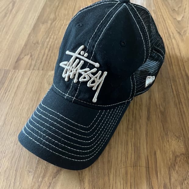 스투시 뉴에라 메쉬 볼캡 블랙