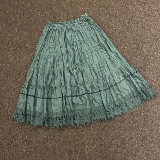 OS)Japanese vintage 여성 꽃 펀칭 디테일 롱스커트(이염)