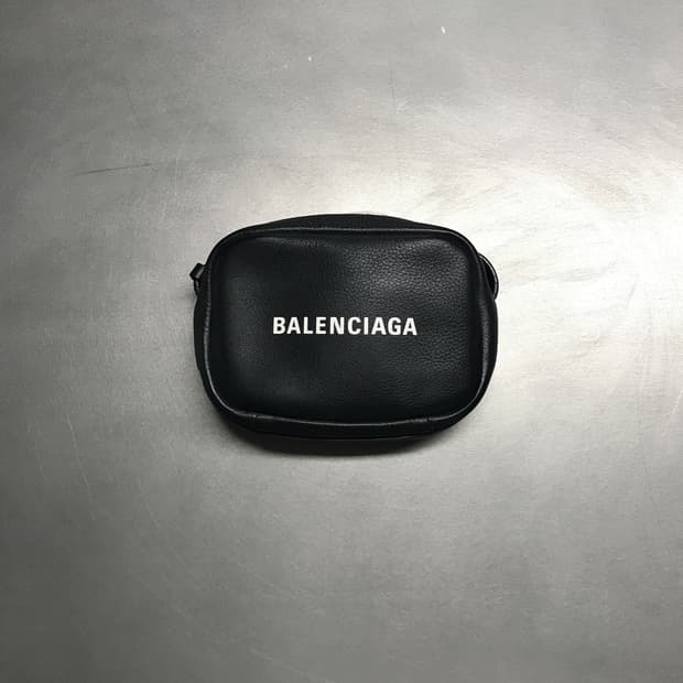 발렌시아가 로고 레더 숄더백 블랙 새상품