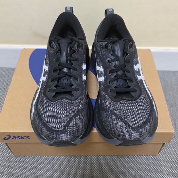 아식스 슈퍼블라스트2 블랙/화이트 270사이즈
