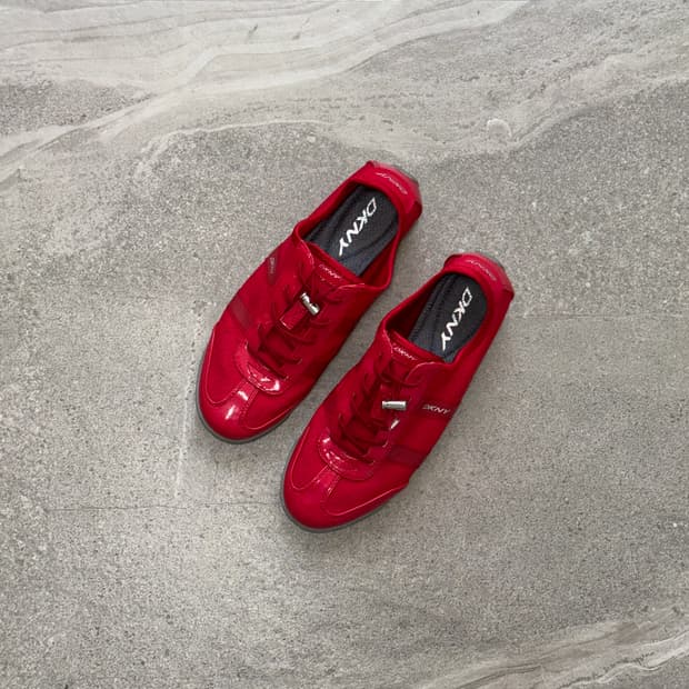 DKNY red stopper details sneakers 