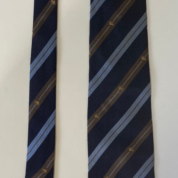 버버리 넥타이