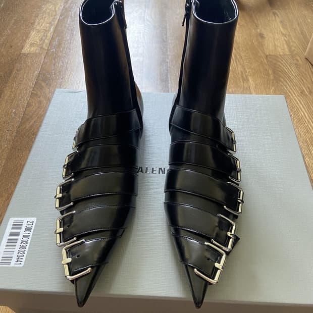 발렌시아가 버클 나이프 부츠