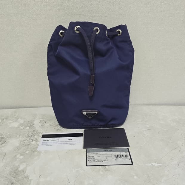 프라다 버킷 파우치백 판매