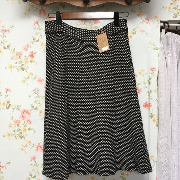 자카드 A라인 미디 스커트