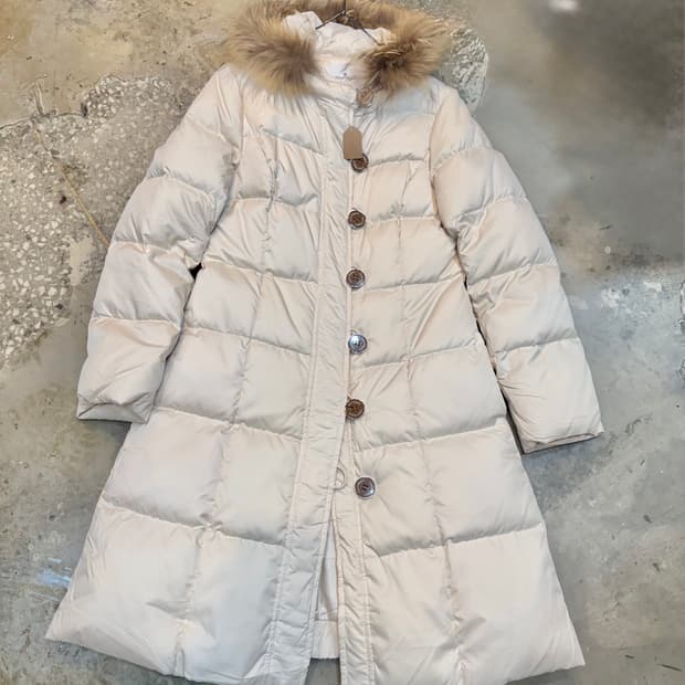 꾸레쥬 아이보리 구스롱패딩 38사이즈