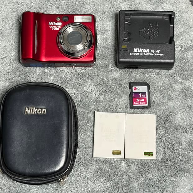 니콘 쿨픽스 7900 red