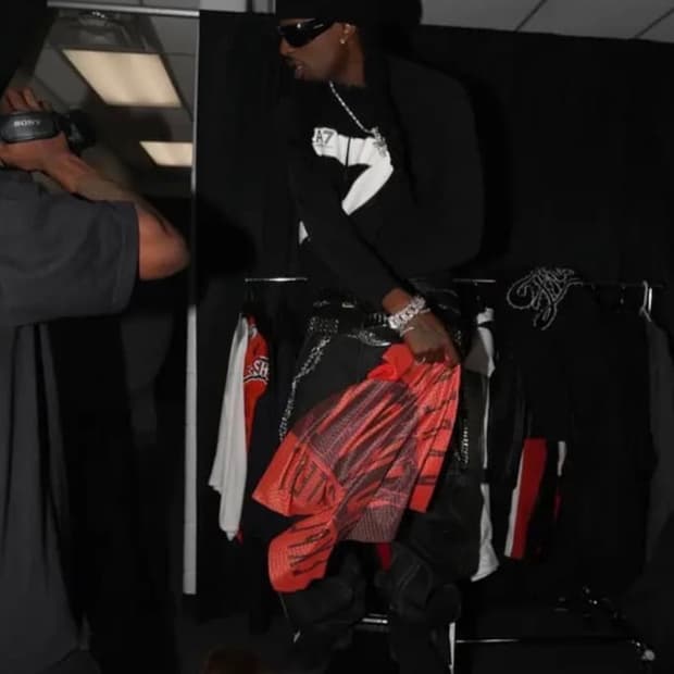 생로랑 Saint Laurent 선글라스 플레이보이 카티 착용