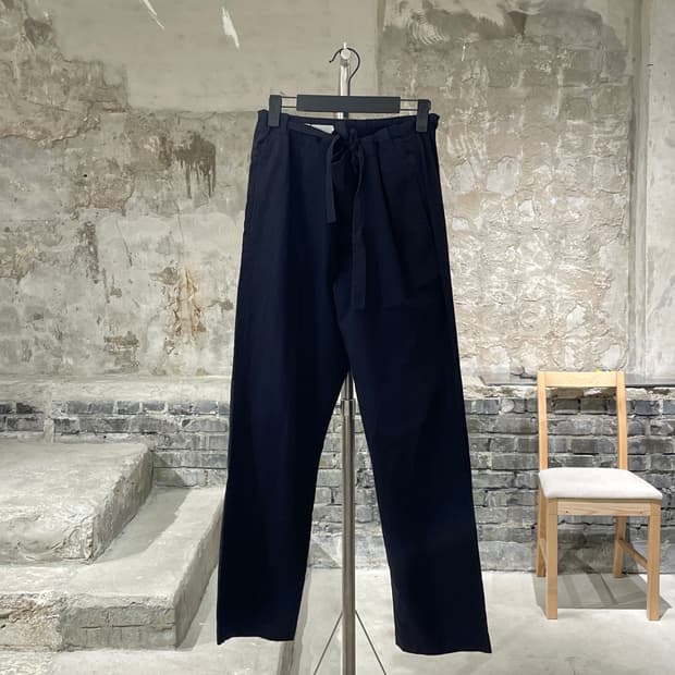 드리스 반 노튼 다크 네이비 웨이스트 타이 슬랙스