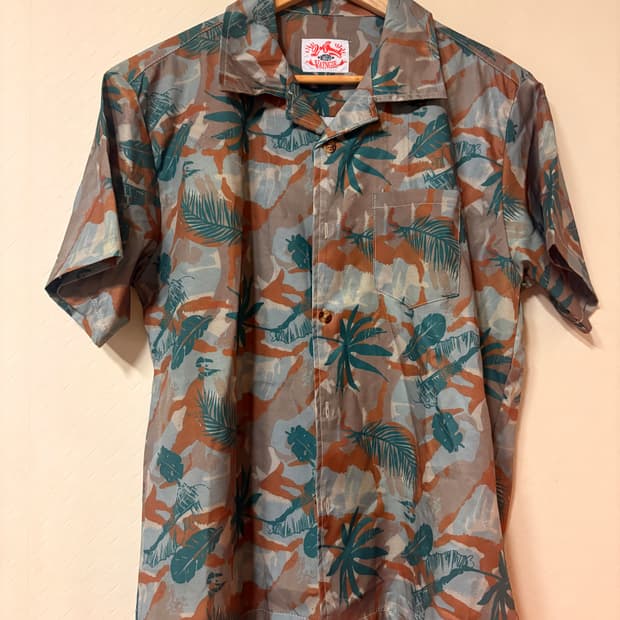 하와이카모패턴 오픈카라셔츠