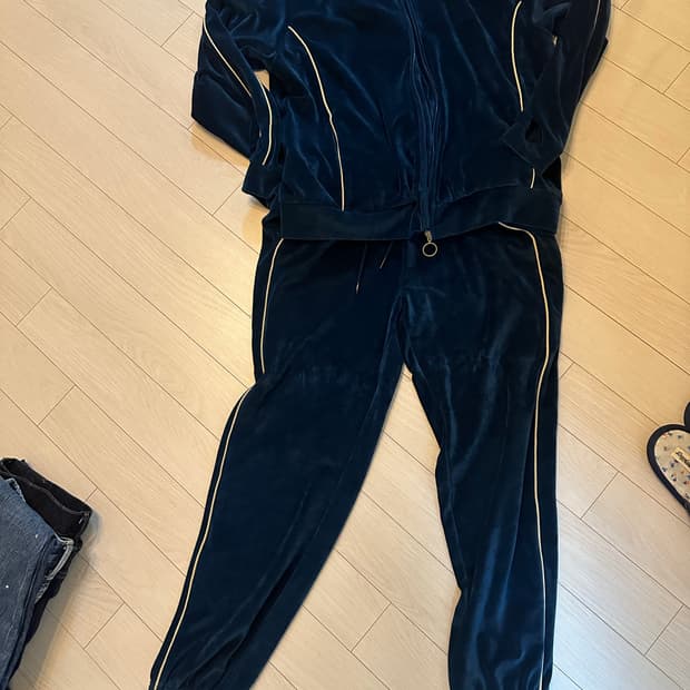 뉴에라 벨벳 트레이닝복