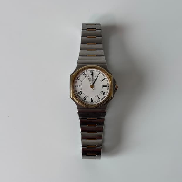 1980s Gold Bezel Roman Ladies Quartz