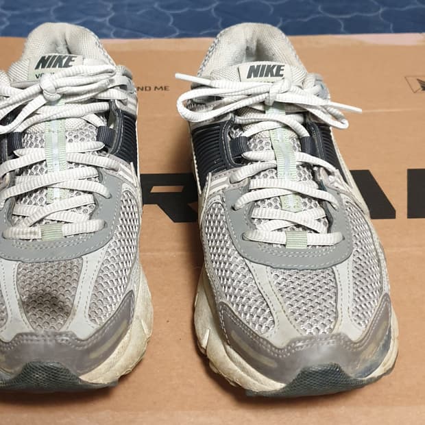 나이키 줌 보메로5  코블스톤 (235)